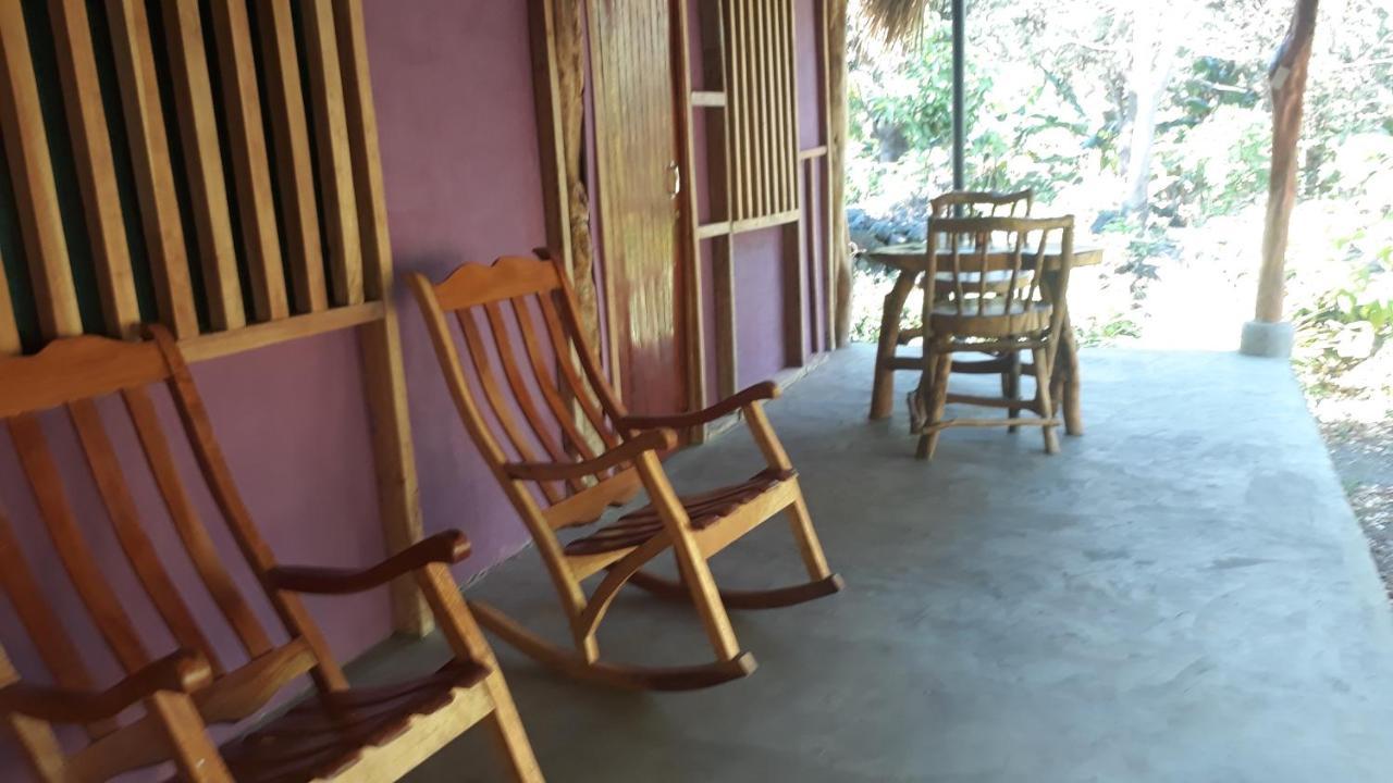 Hospedaje Bananas Altagracia Exterior foto
